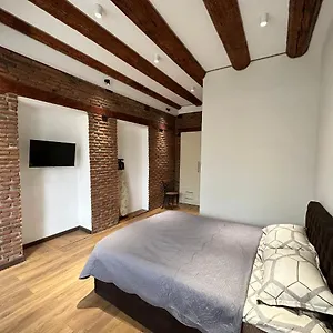 apartment-5-old-tbilisi.alltbilisihotels.com/